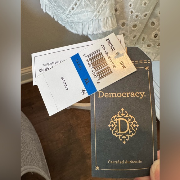 NWT Democracy Eyelet Top - Picture 15 of 15